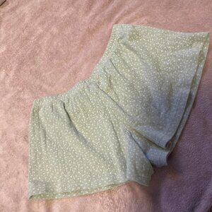 adorable spring light Green floral shorts. very...